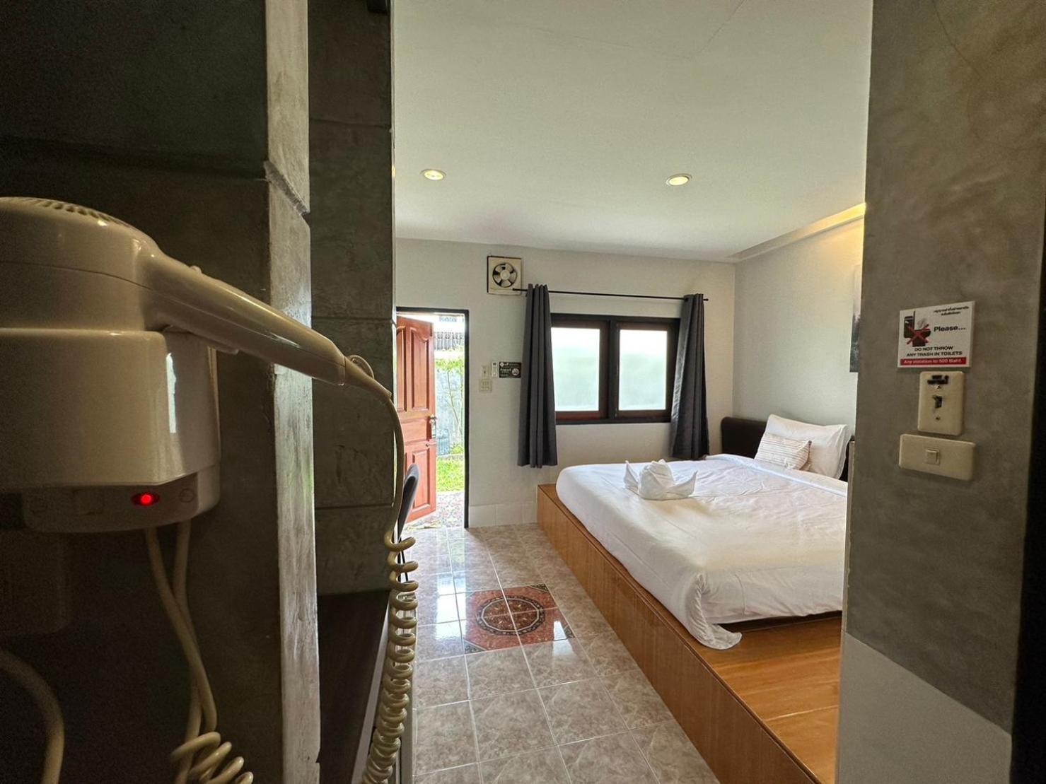 Baan Ma Feung Guesthouse Kanchanaburi Exterior photo